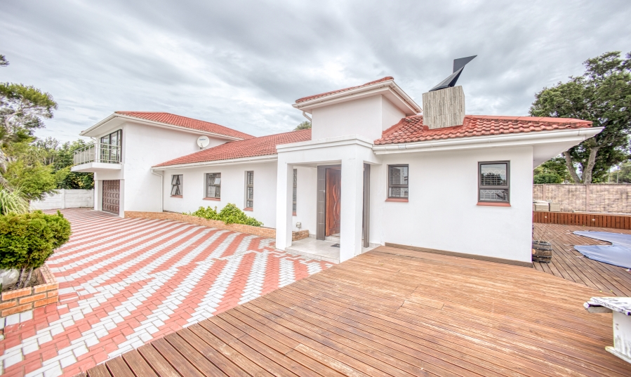 4 Bedroom Property for Sale in Beacon Bay Eastern Cape